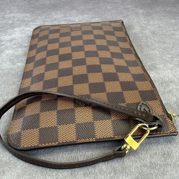 Louis Vuitton Damier Ebene Neverfull Pochette Wristlet Bag - Picture 7 of 14